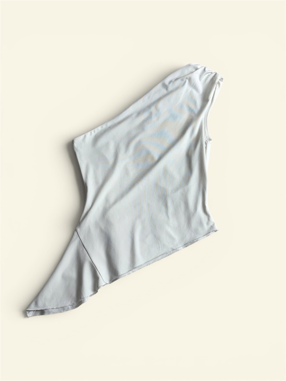 NWOT Princess Polly White One Shoulder Vulnerable Top Handkerchief Hem Y2K Sz 4